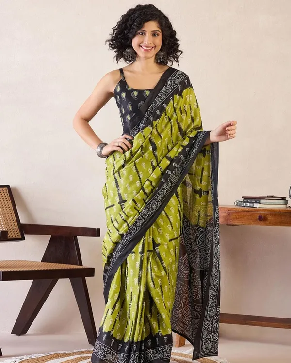 Green_Color_Mulmul_Cotton_1_-_Minute_Ready_to_Wear_Saree_with_Pocket_and_Blouse_Piece