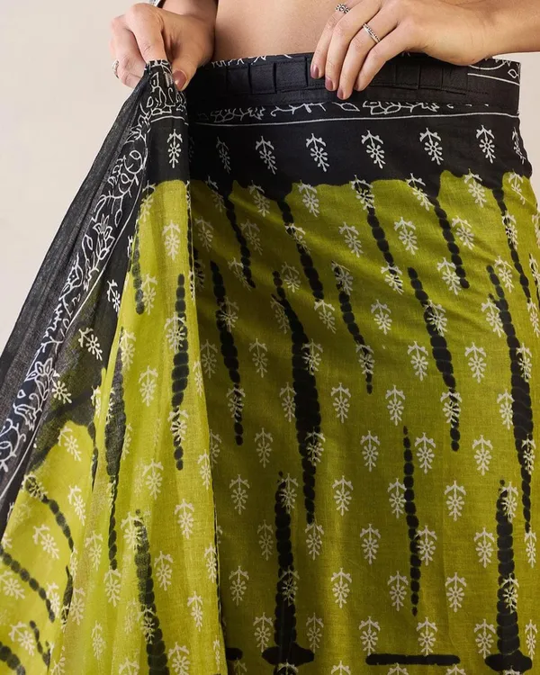 Green_Color_Mulmul_Cotton_1_-_Minute_Ready_to_Wear_Saree_with_Pocket_and_Blouse_Piece