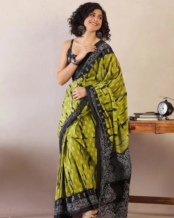 Green_Color_Mulmul_Cotton_1_-_Minute_Ready_to_Wear_Saree_with_Pocket_and_Blouse_Piece