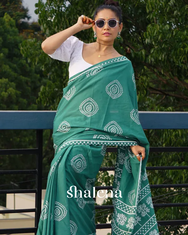 Bottle_Green_Color_1_Minute_Ready_To_Wear_Mulmul_Cotton_Digital_Printed_Saree_With_Pocket
