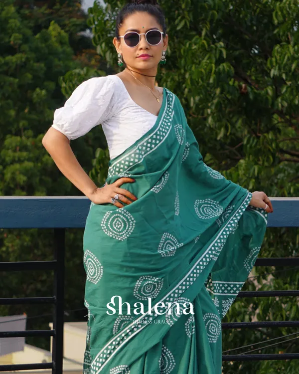 Bottle_Green_Color_1_Minute_Ready_To_Wear_Mulmul_Cotton_Digital_Printed_Saree_With_Pocket
