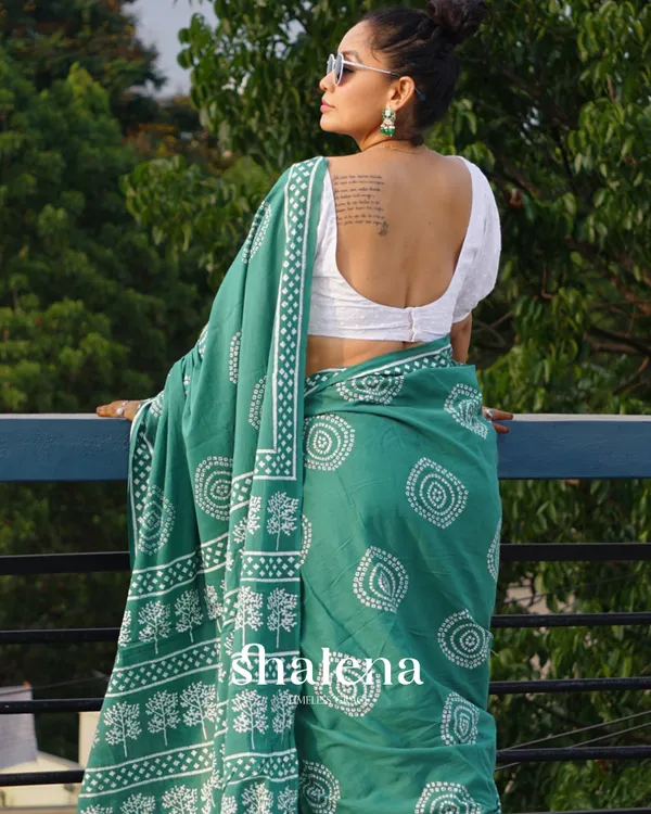 Bottle_Green_Color_1_Minute_Ready_To_Wear_Mulmul_Cotton_Digital_Printed_Saree_With_Pocket