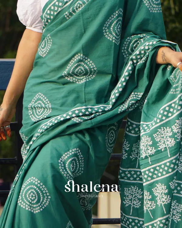 Bottle_Green_Color_1_Minute_Ready_To_Wear_Mulmul_Cotton_Digital_Printed_Saree_With_Pocket