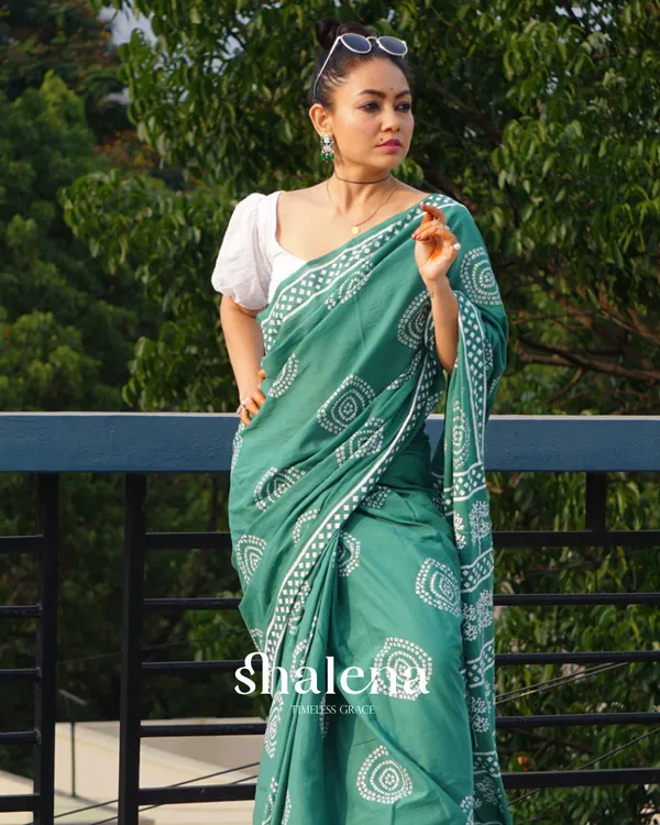 Bottle_Green_Color_1_Minute_Ready_To_Wear_Mulmul_Cotton_Digital_Printed_Saree_With_Pocket