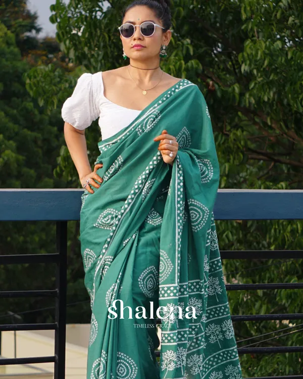 Bottle_Green_Color_1_Minute_Ready_To_Wear_Mulmul_Cotton_Digital_Printed_Saree_With_Pocket
