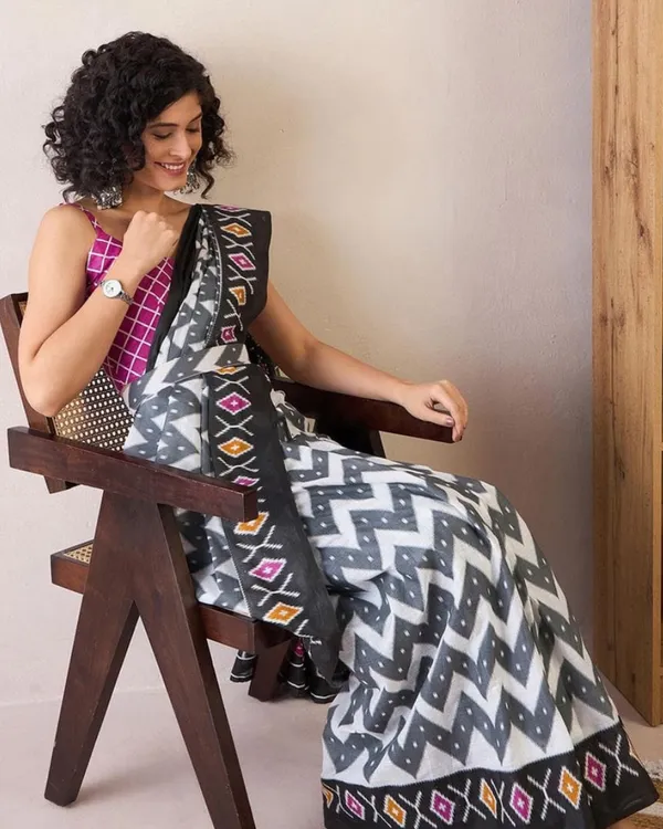 White_And_Black_Color_Mulmul_Cotton_1_-_Minute_Ready_to_Wear_Saree_with_Pocket_and_Blouse_Piece