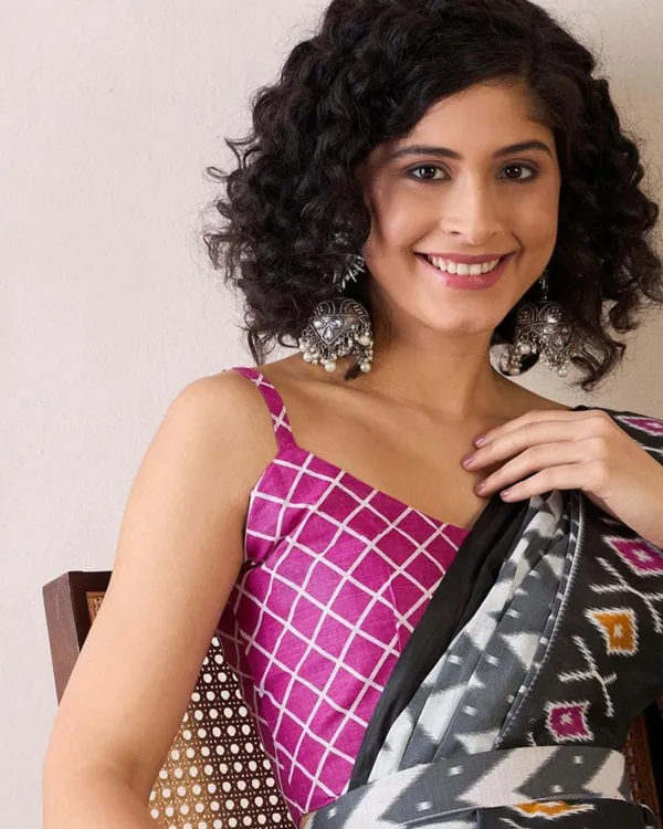 White_And_Black_Color_Mulmul_Cotton_1_-_Minute_Ready_to_Wear_Saree_with_Pocket_and_Blouse_Piece