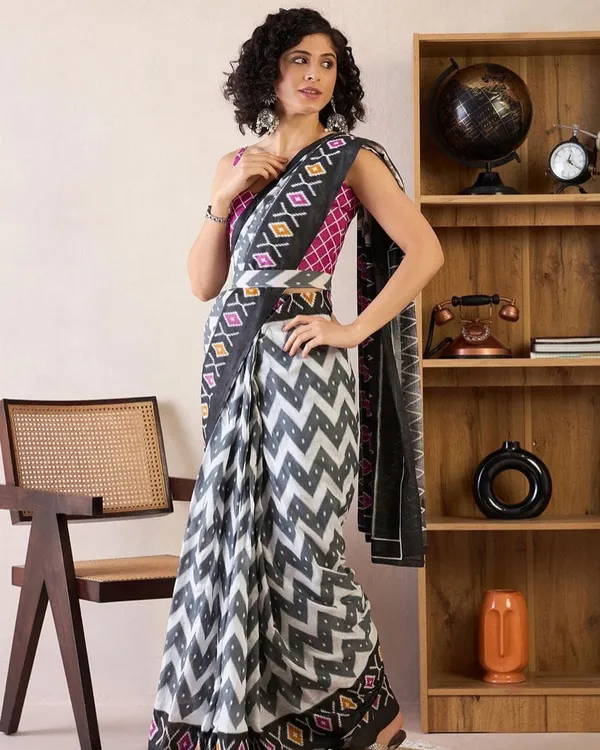 White_And_Black_Color_Mulmul_Cotton_1_-_Minute_Ready_to_Wear_Saree_with_Pocket_and_Blouse_Piece