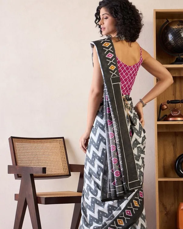 White_And_Black_Color_Mulmul_Cotton_1_-_Minute_Ready_to_Wear_Saree_with_Pocket_and_Blouse_Piece