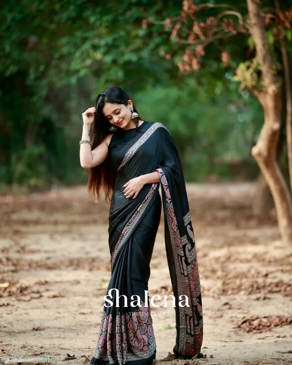 Black_Color_1_Minute_Ready_to_Wear_Digitial_Printed_Crape_Silk_Saree