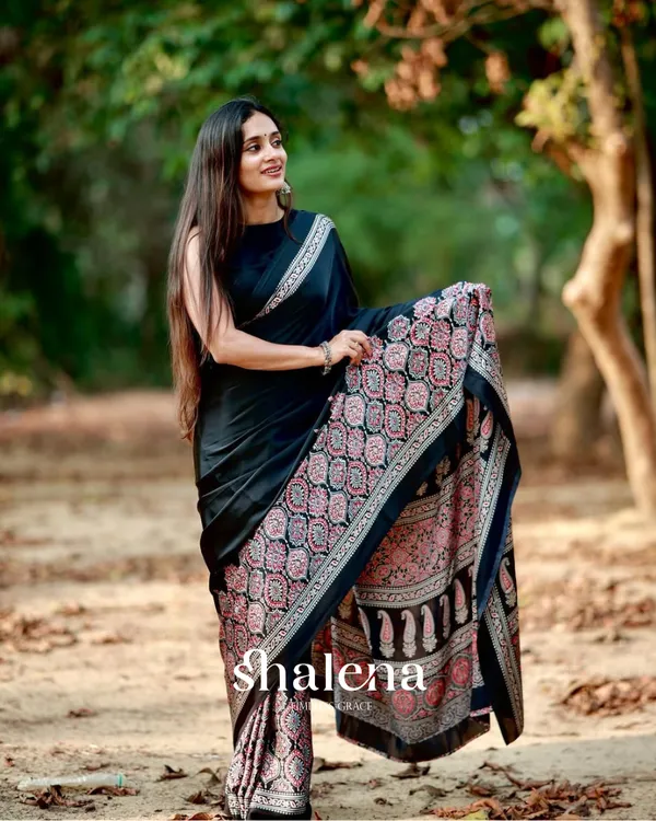 Black_Color_1_Minute_Ready_to_Wear_Digitial_Printed_Crape_Silk_Saree