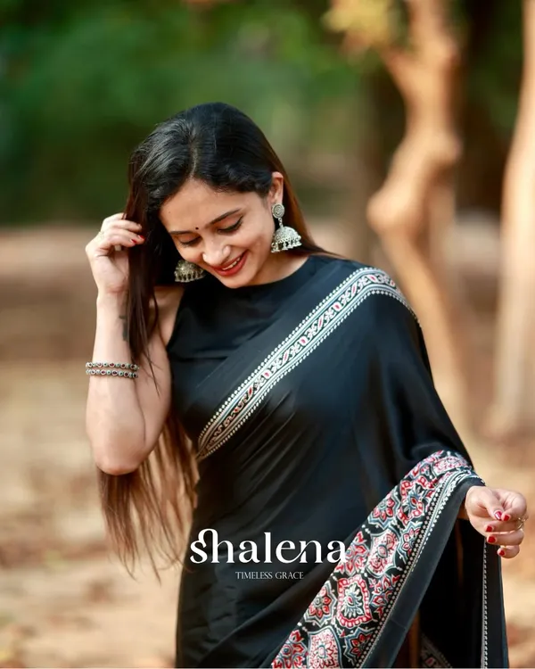 Black_Color_1_Minute_Ready_to_Wear_Digitial_Printed_Crape_Silk_Saree