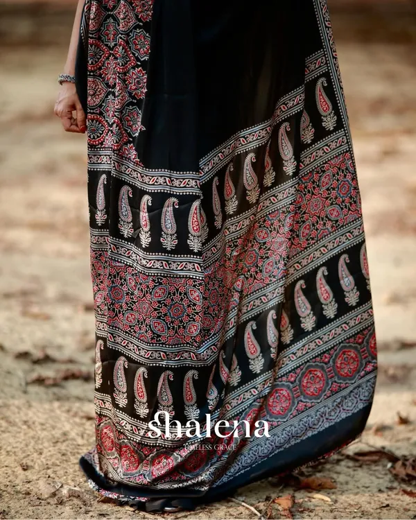 Black_Color_1_Minute_Ready_to_Wear_Digitial_Printed_Crape_Silk_Saree