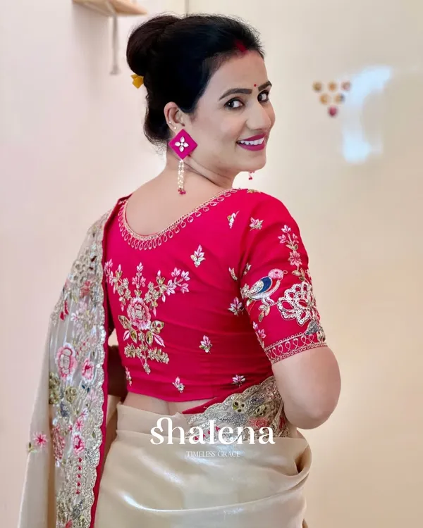 Enticing_Beige_Embroidery_Work_Jimmy_Choo_Silk_Saree_With_Ephemeral_Blouse_Piece