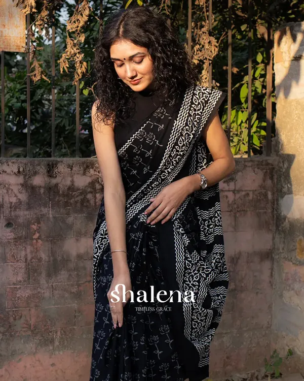 Black_Color_1_-_Minute_Ready_to_Wear_Mulmul_Cotton_Saree_with_Blouse_Piece
