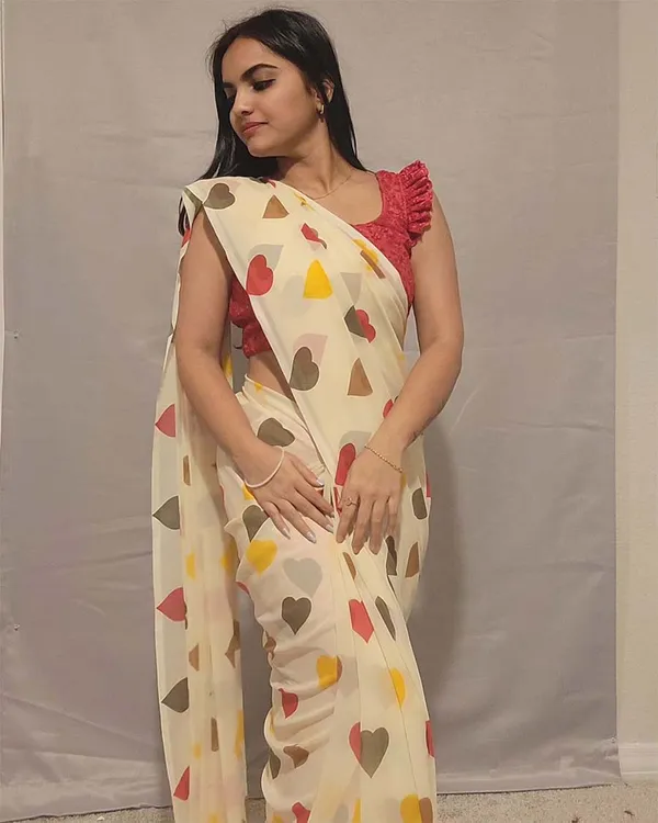 Cream_Color_1-Minute_Ready_To_Wear_Georgette_Saree_With_Blouse_Piece