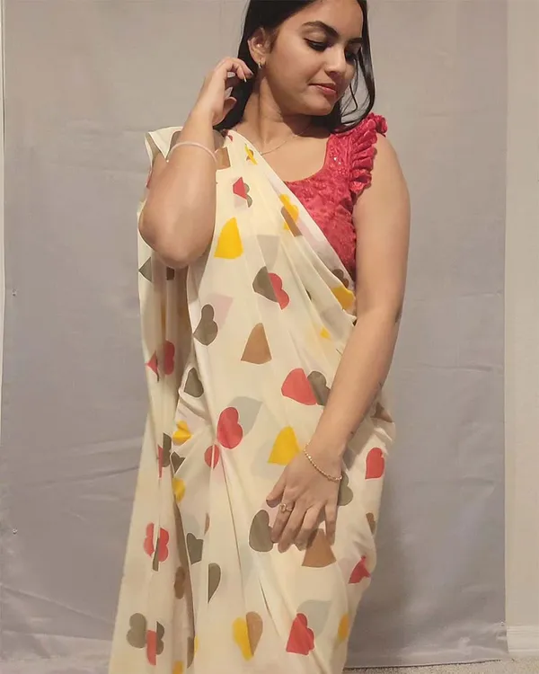 Cream_Color_1-Minute_Ready_To_Wear_Georgette_Saree_With_Blouse_Piece