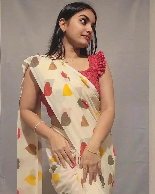 Cream_Color_1-Minute_Ready_To_Wear_Georgette_Saree_With_Blouse_Piece