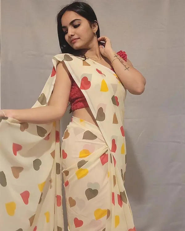 Cream_Color_1-Minute_Ready_To_Wear_Georgette_Saree_With_Blouse_Piece