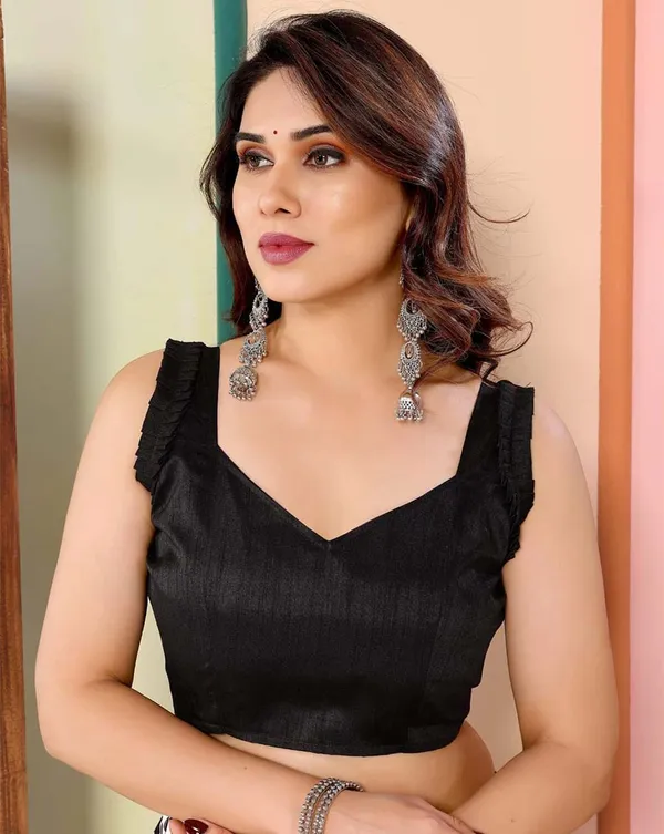 Black_and_white_Color_1-Minute_Ready_To_Wear_Georgette_Saree_With_Blouse_Piece