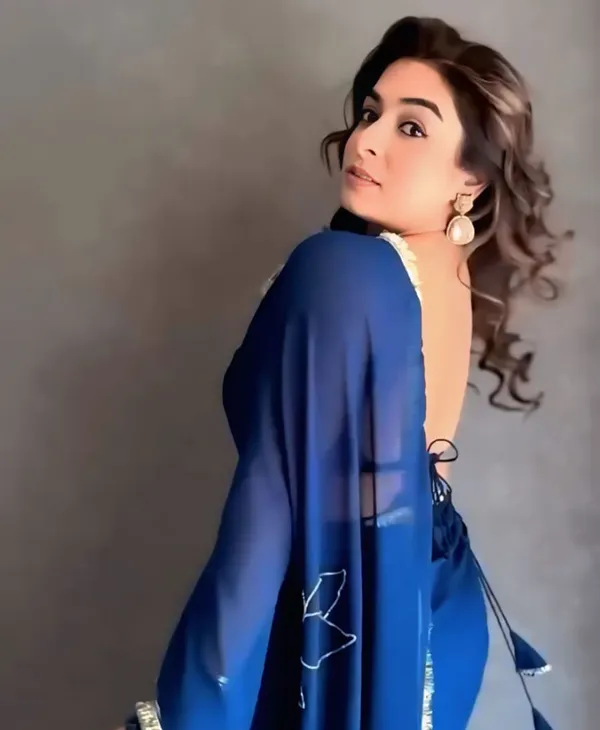 Blue_Color_Georgette_1_-_Minute_Ready_to_Wear_Saree_with_Fully_Stitch_Blouse_(Free_Size)_Up_to_44