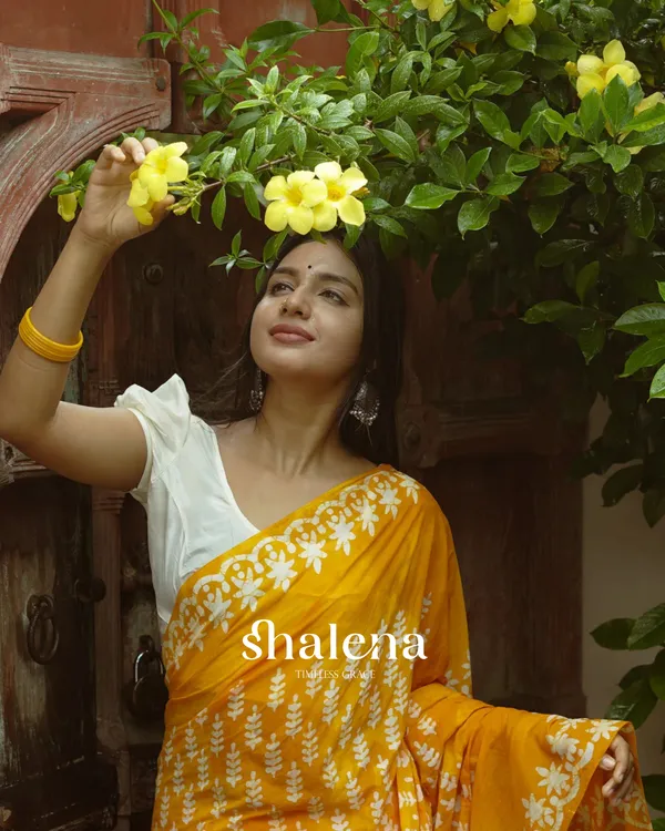 Yellow_Color_1_-_Minute_Ready_to_Wear_Mulmul_Cotton_Saree_with_Blouse_Piece