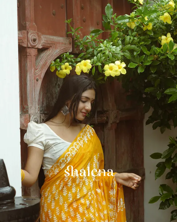 Yellow_Color_1_-_Minute_Ready_to_Wear_Mulmul_Cotton_Saree_with_Blouse_Piece