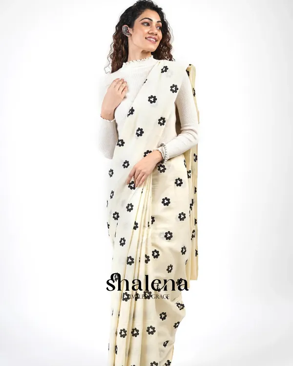 Cream_Color_1_-_Minute_Ready_to_Wear_Mulmul_Cotton_Saree_with_Blouse_Piece