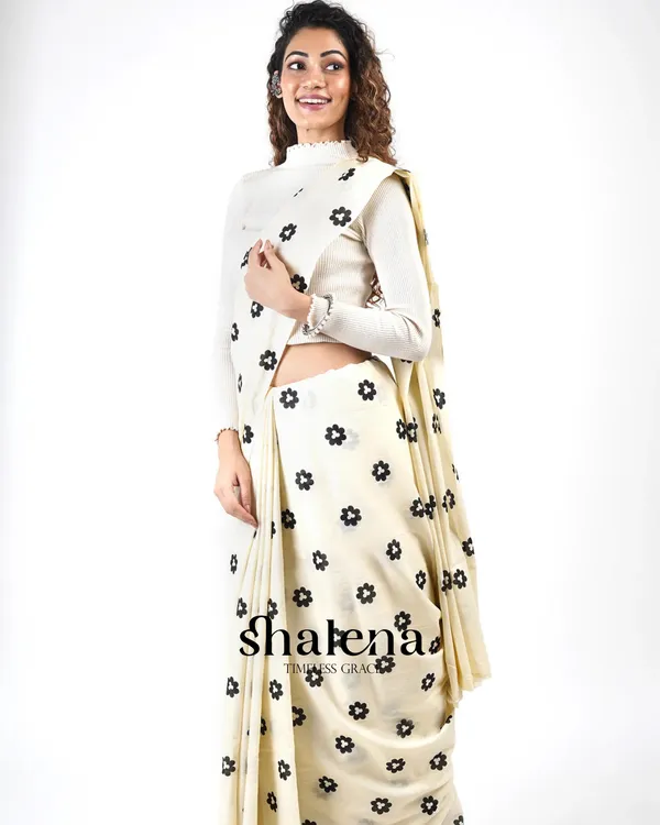 Cream_Color_1_-_Minute_Ready_to_Wear_Mulmul_Cotton_Saree_with_Blouse_Piece