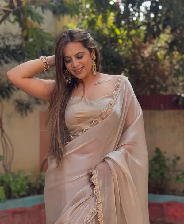 Cream_Color_Jimmichoo_Silk_1_-_Minute_Ready_to_Wear_Saree_with_Fully_Stitch_Blouse_(Free_Size)_Up_to_44
