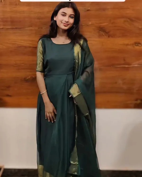Green_Color_1-Minute_Ready_To_Wear_Georgette_Saree_With_Blouse_Piece