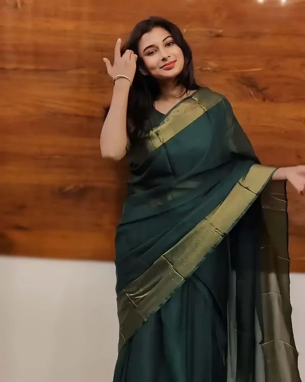 Green_Color_1-Minute_Ready_To_Wear_Georgette_Saree_With_Blouse_Piece