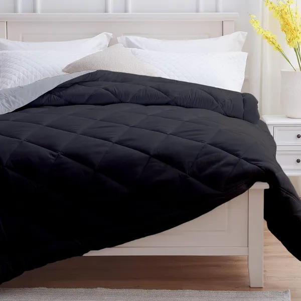 Black_&_Silver_Breathable_Microfiber_Machine_Washable_150_GSM_AC_Reversible_Comforter_For_Heavy_Winter