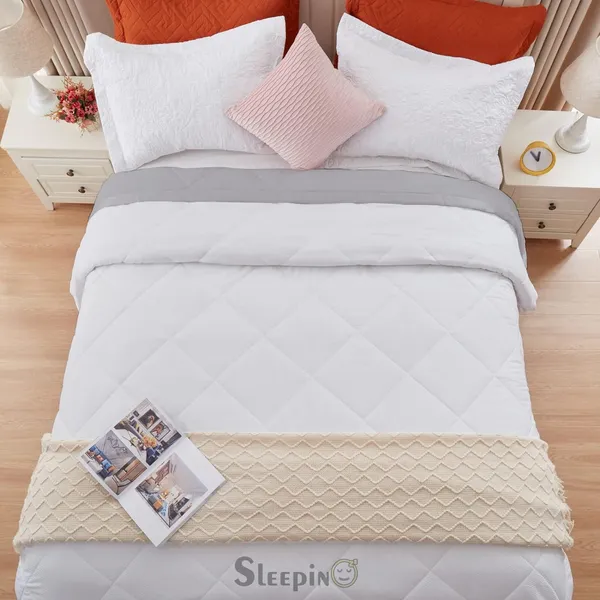 White_&_Silver_Microfiber_Breathable_&_Lightweight_Quilt_200_GSM_Comforter_For_Heavy_Winter
