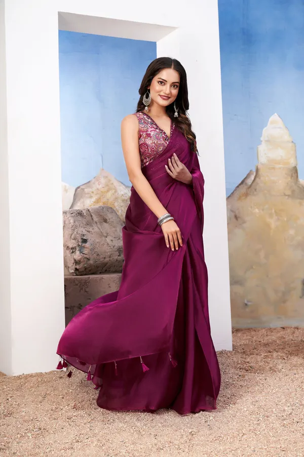 Maroon_Chic_Saree_With_Intricate_Blouse
