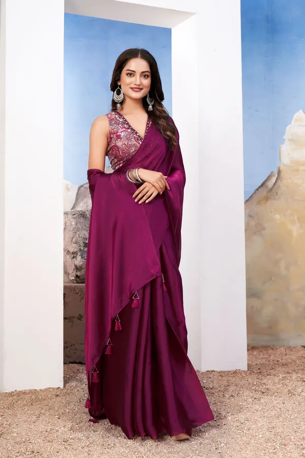 Maroon_Chic_Saree_With_Intricate_Blouse