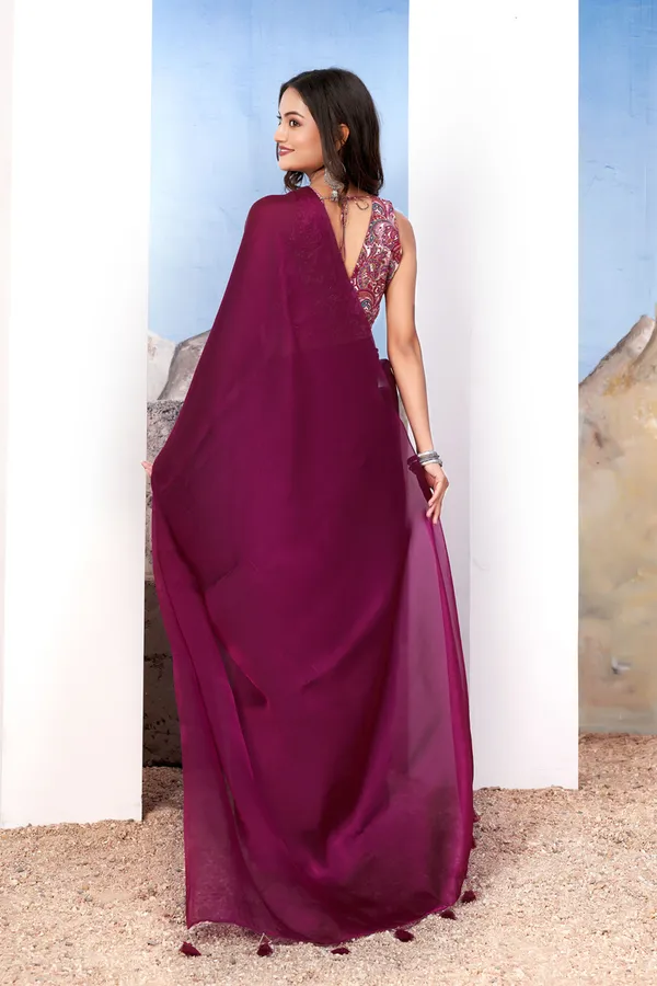 Maroon_Chic_Saree_With_Intricate_Blouse