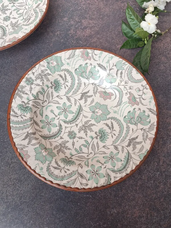 Handcrafted_Floral_Pasta_Plate_?_Artisan_Ceramic_Dish_for_Elegant_Dining