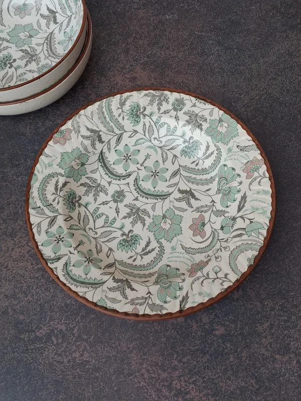 Handcrafted_Floral_Pasta_Plate_?_Artisan_Ceramic_Dish_for_Elegant_Dining