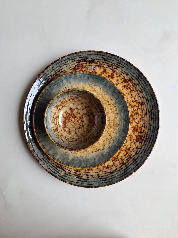Brown_Spiral_Carved_Ceramic_Dinner_Set,_Full_Plate,_Quarter_Plate_&_Bowl(Pack_Of_3)