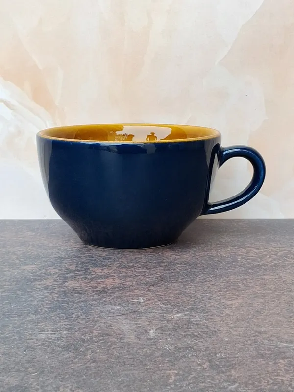 Blue_Ceramic_Coffee_Mug_Medium_Size_Stylish_Design_For_Enjoyable_Sips