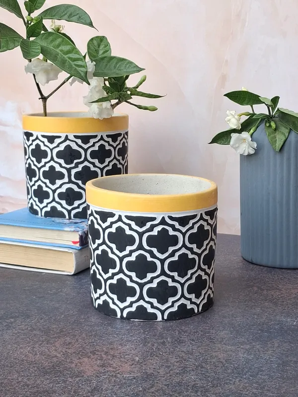 Ceramic_Handcrafted_Portable_Flower_Pot_Perfect_for_Small_Plants_&_Herbs-_Black(11x11x10cm)
