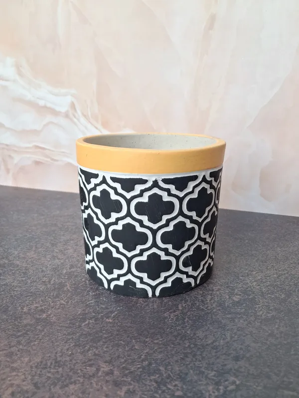 Ceramic_Handcrafted_Portable_Flower_Pot_Perfect_for_Small_Plants_&_Herbs-_Black(11x11x10cm)