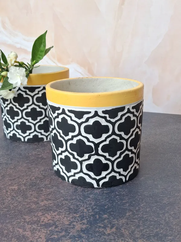 Ceramic_Handcrafted_Portable_Flower_Pot_Perfect_for_Small_Plants_&_Herbs-_Black(11x11x10cm)