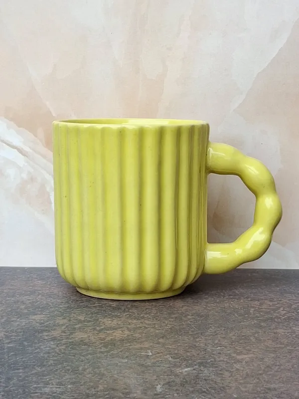 Carved_Line_Design_Large_Size_Mug_With_Stylish_Handle-_Large(380ml)