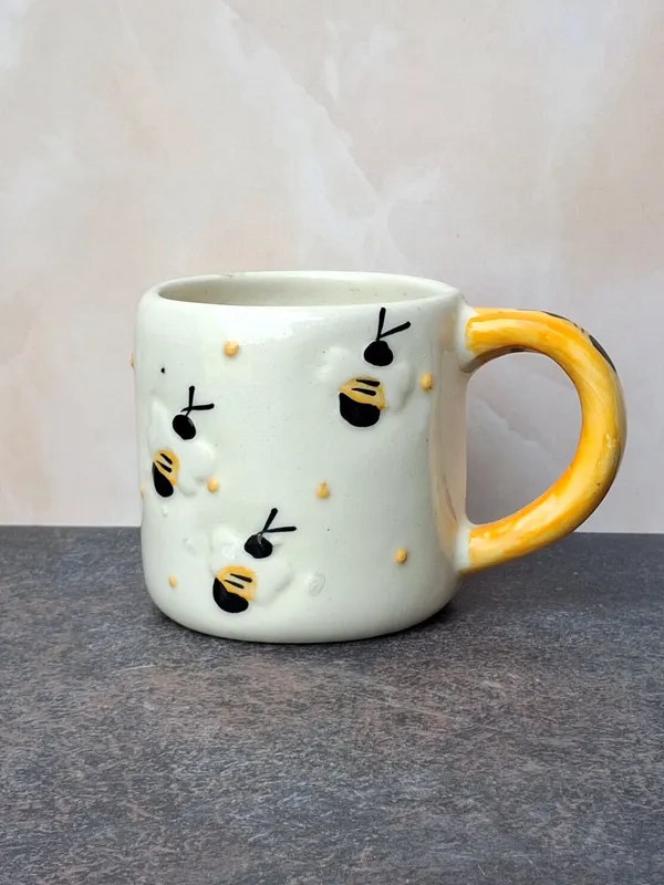 Honey_Bee_Art_Handcrafted_Ceramic_Coffee_Mug_Exquisite_Handcrafted_Charm-_Medium(250ml)