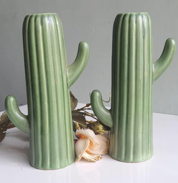 Green_Ceramic_Cacvase_Green_Medium_Sized_11X11X21_Cm