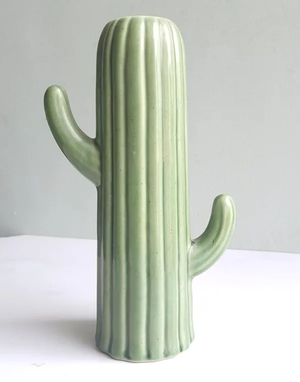 Green_Ceramic_Cacvase_Green_Medium_Sized_11X11X21_Cm