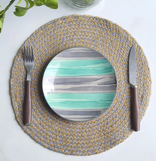 Multicolor_Ceramic_Quarter_Plate_Elegant_Dining_Essential_18X18X3Cm