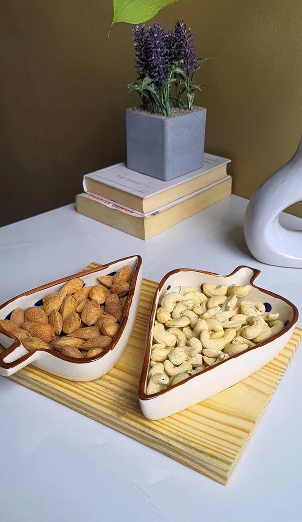 Ceramic_Handcrafted_Leaf_Shape_Snack_Serving_Platter_with_Tray